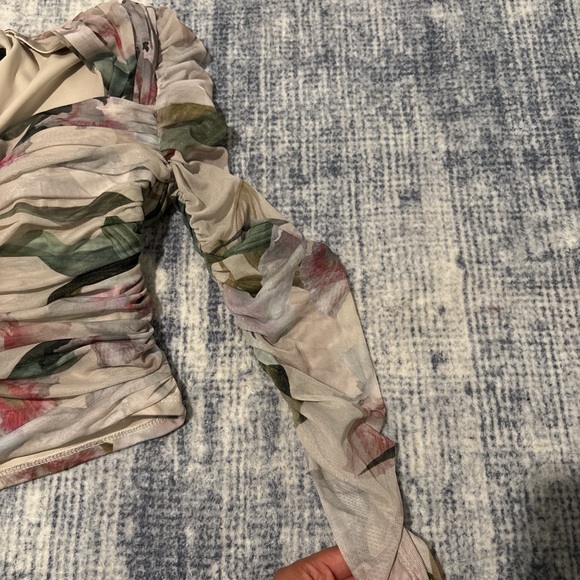 Express Multicolor Ruched Top - Picture 2 of 4